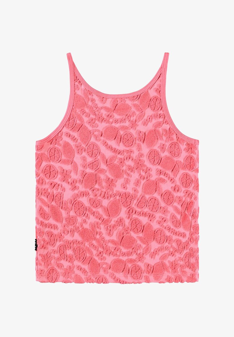 Camiseta sin mangas rosa con un diseño texturizado y mullido con patrones en relieve. Tiene tirantes finos y un acabado liso alrededor del escote.