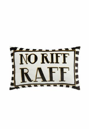 Rechteckiges Kissen mit schwarz-weißen Streifen und dem Text "NO RIFF RAFF" in großen schwarzen und goldenen Buchstaben auf weißem Hintergrund.