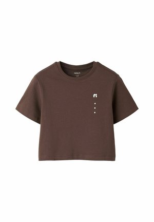 Brown short-sleeve cropped t-shirt with small white logo and three white dots on the left chest area, crew neck collar.