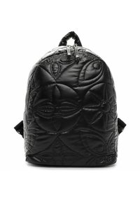 Zaino nero trapuntato con motivi floreali in rilievo, chiusura con zip a doppia estrazione e spallacci regolabili. Finitura liscia e testurizzata.