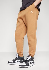 Jordan Joggebukse - legend dark brown/white
