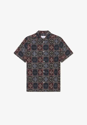 Kurzärmliges Hemd mit Knopfleiste in Schwarz, mit einem geometrischen, mehrfarbigen Muster, das rote, grüne, blaue und beige Akzente aufweist.