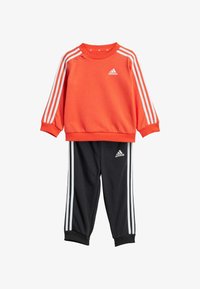 Seleccionado, bright red white