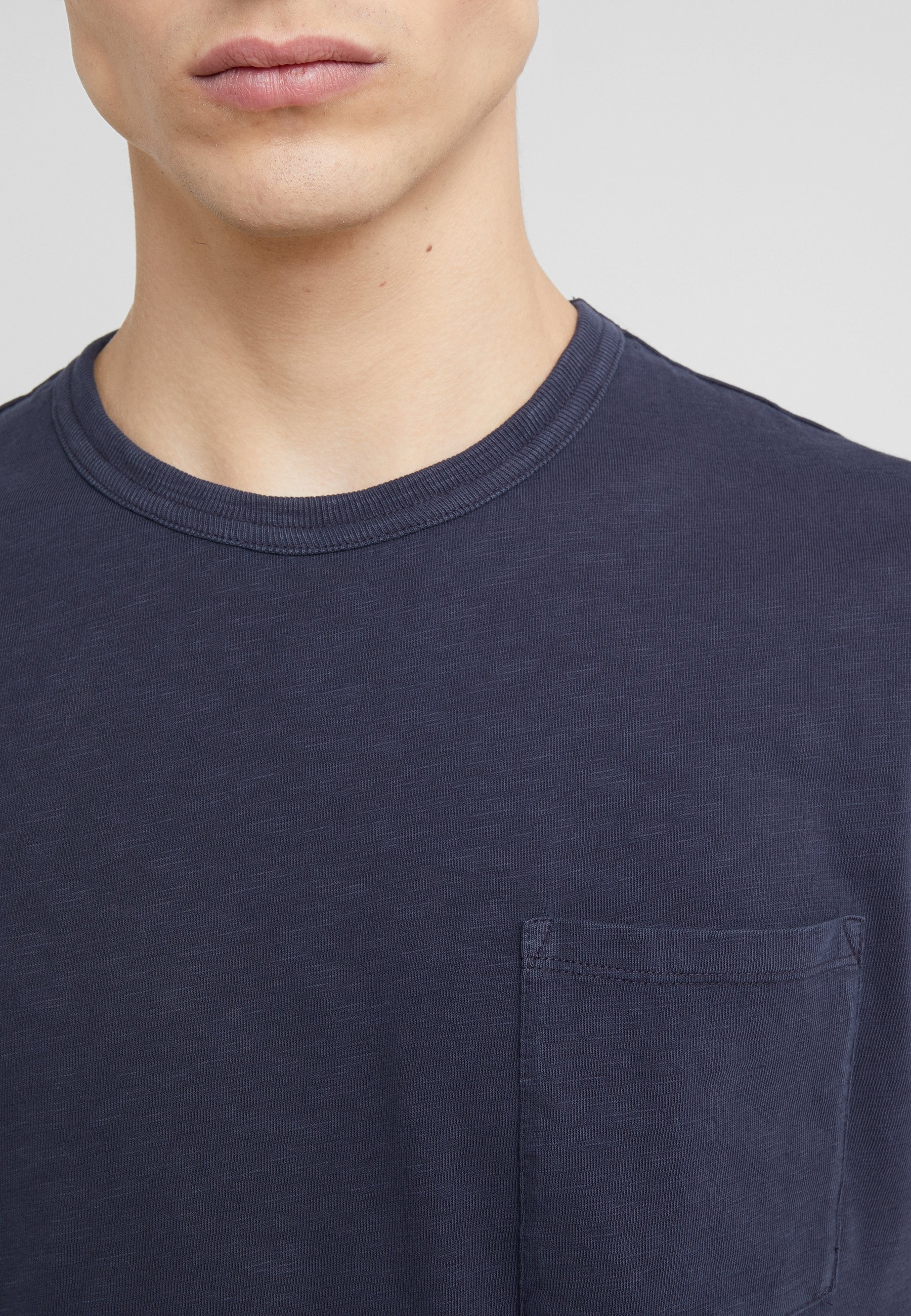 J.CREW GARMENT DYE TEE T shirts marine navy Zalando.no J.CREW GARMENT DYE TEE - T-shirts - marine navy