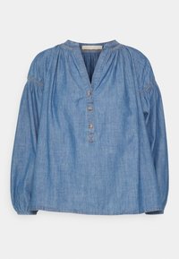 Blusa in denim con scollatura a V, tre bottoni davanti, maniche arricciate e vestibilità morbida con una texture soft.