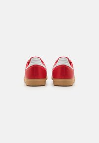 adidas Originals SAMBA OG - Αθλητικά παπούτσια - better scarlet/footwear white/gold metallic