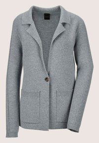 Grijze gebreide cardigan met een notch-kraag, enkele knoopsluiting, twee voorzakken, geribde manchetten en zijdetails. Zachte textuur.