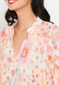 LolaLiza AQUARELLE PRINT - Blouse - offwhite
