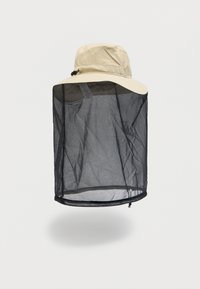 Μπεζ καπέλο με φαρδύ γείσο και ενσωματωμένο μαύρο δίχτυ εντόμων σχεδιασμένο να καλύπτει το πρόσωπο και το λαιμό για προστασία σε εξωτερικούς χώρους.