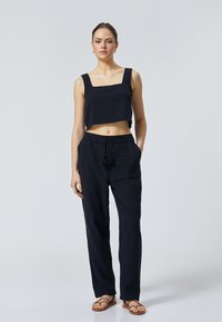 Koton CROP czarny
