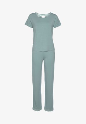 Jasnozielony zestaw odzieży domowej składający się z bluzki z krótkim rękawem z wycięciem oraz długich spodni z koronkowym wykończeniem u dołu. Miękki materiał.