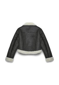 Veste en simili cuir noir avec col et poignets en shearling crème, au design court, arborant une texture lisse et deux coutures dans le dos.