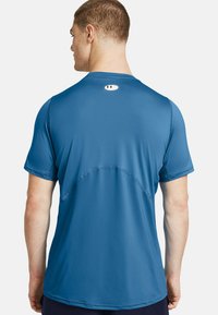 Under Armour FITTED - Camiseta deportiva - photon blue