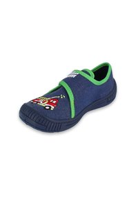 Blaue Denim-Slipper mit grünen Akzenten und einer Gummisohle, die auf der Vorderseite mit einem gestickten roten Feuerwehrauto verziert sind.