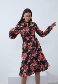 Anna Field - Day dress - black/red/green Thumbnail Image 1