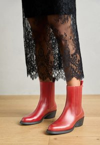 Camper BONNIE Botines camperos bright red/rojo