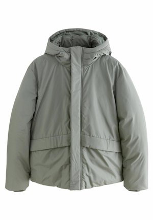 Chaqueta acolchada de color gris claro con capucha, que presenta un cierre frontal, mangas anchas y una costura horizontal en el medio como detalle de diseño.