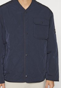 Tommy Hilfiger PACKABLE LINER JACKET - Ελαφρύ μπουφάν - desert sky