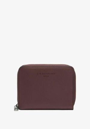 Burgundowy skórzany portfel z zamkiem błyskawicznym, z wygrawerowaną nazwą marki "LIEBESKIND BERLIN" na przedzie oraz gładką teksturą.
