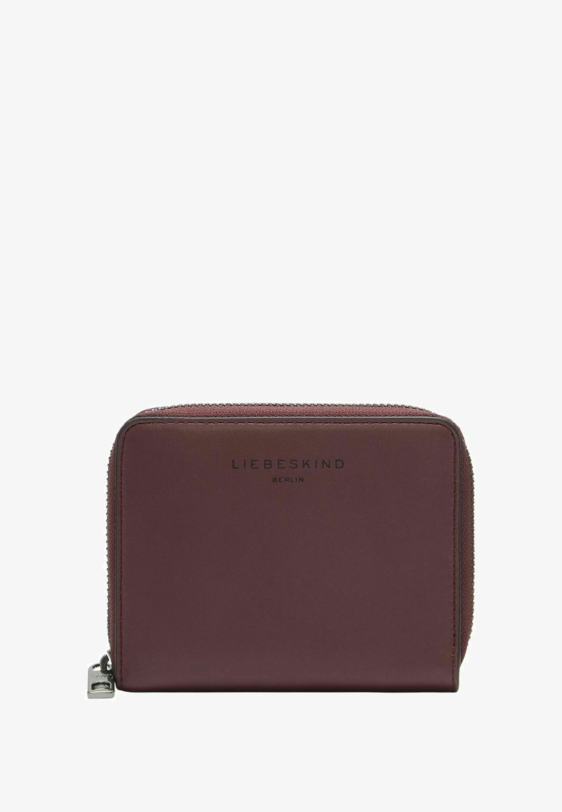 Burgundowy skórzany portfel z zamkiem błyskawicznym, z wygrawerowaną nazwą marki "LIEBESKIND BERLIN" na przedzie oraz gładką teksturą.