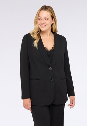 Blazer noir avec un col à rabat, fermeture à un bouton et deux poches avant. Texture lisse avec une coupe ajustée.