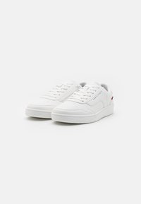 Unselected, white