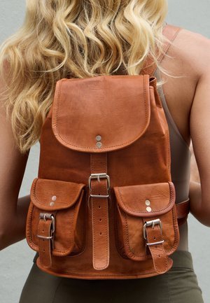 Gusti Leder, GARY 9,7'' - Zaino - braun
