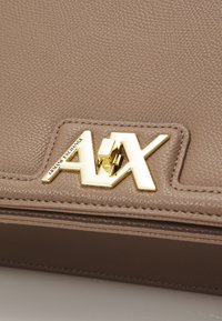 Armani Exchange BORSA TRACOLLA - Taška s příčným popruhem - dark pisco