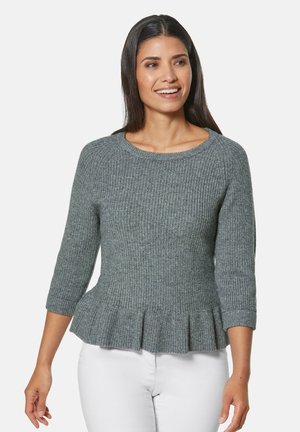 Pull gris côtelé avec un col rond et des manches trois-quarts, doté d'un ourlet peplum pour plus de détails.