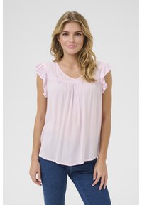Helles rosa Blusenshirt mit V-Ausschnitt, Rüschensäumen und strukturiertem Stoff. Das Design beinhaltet dezente Falten und einen lockeren Schnitt.