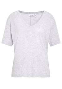 Camiseta gris de cuello en V con mangas cortas, hecha de una tela suave y texturizada. Diseño simple con un corte relajado y un sutil patrón jaspeado.