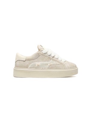 Trainers - washedcream