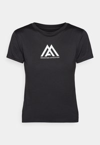 Mustapintainen urheilupaita, valmistettu sileästä kankaasta, jossa on valkoinen kolmionmuotoinen logo ja "MOUNTAIN ATHLETICS"-teksti rinnassa. Lyhyet hihat.