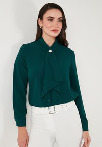 Unselected, emerald green
