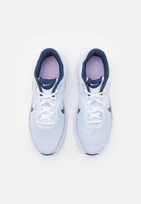 Nike Performance REVOLUTION 7 - Tenisice za cestovno trčanje - football grey/midnight navy/lilac bloom/lilac