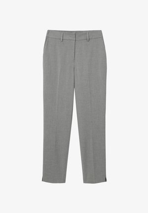 Pantalon gris sur mesure en tissu lisse. Il présente un devant plat, des poches latérales et un design élégant avec de petites fentes aux chevilles.
