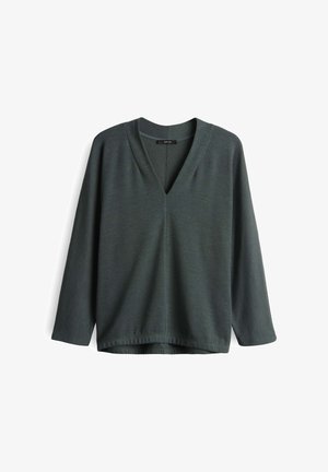 Donkergroen gebreid top met een V-hals, lange mouwen en een relaxte pasvorm met een licht gebogen zoom. Subtiele ribbelstructuur door het geheel.