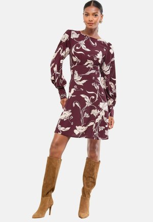 REGULAR FIT - FLORAL PRINT UNDERBUST - Denné šaty - berry