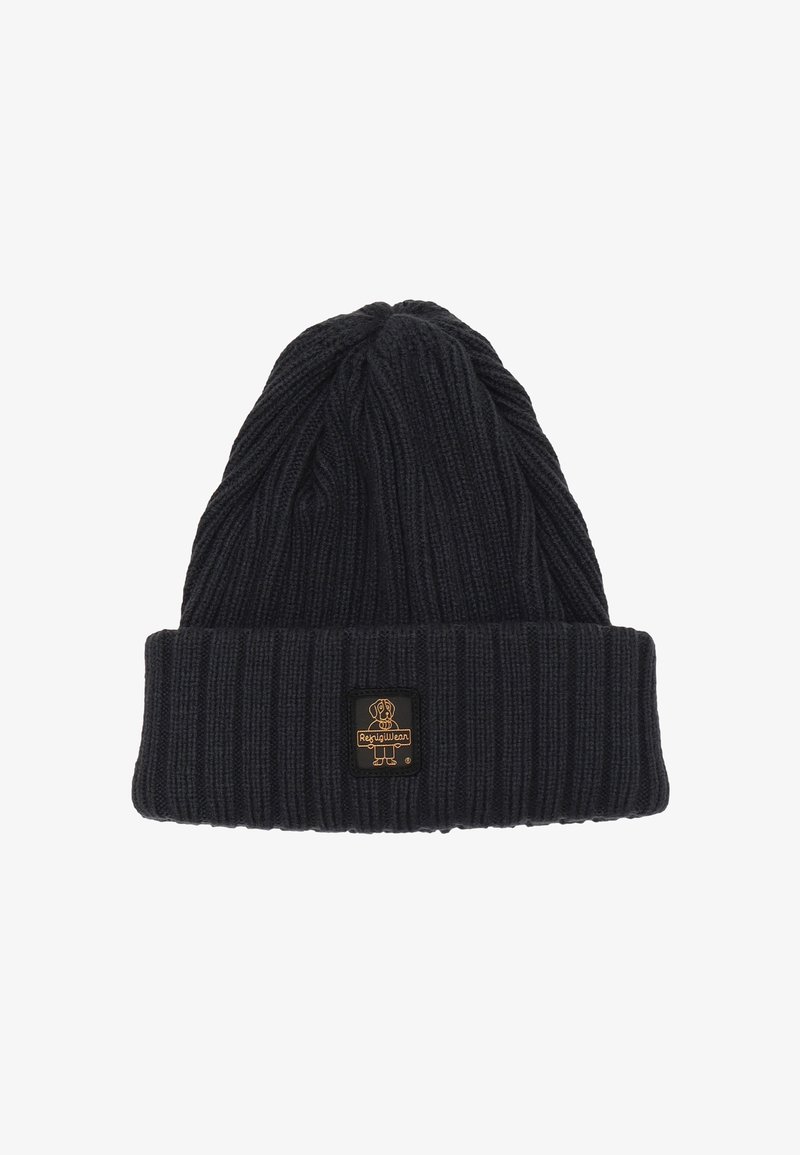 Beanie nera a maglia con texture a coste, dotata di risvolto e di una piccola patch quadrata color madreperla con un design di un cane in stile cartone animato.