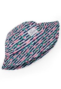 Navy Bucket Hat mit einem Muster aus rosa Flamingos und tropischen Blumen auf weißen Streifen, ausgestattet mit einem Markenlabel an der Seite.