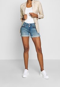 Freeman T. Porter Džínové kraťasy - blue denim