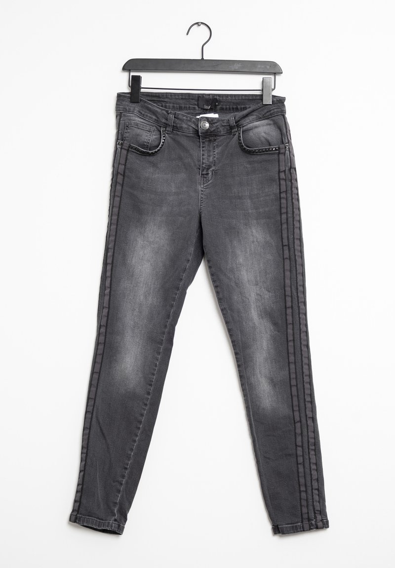 Jean en denim gris à coupe ajustée, présentant une légère décoloration, deux poches avant et des accents latéraux à rayures contrastées.