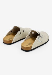 Bosanova CON HEBILLA - Zuecos - beige