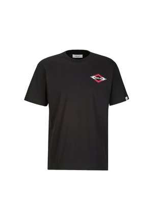Schwarzes Baumwoll-T-Shirt mit Rundhalsausschnitt. Verfügt über ein rotes und weißes Logopatch in Diamantform auf der linken Brust. Kurze Ärmel, klassischer Schnitt.