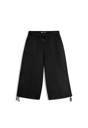 Bershka, CAPRI - TROUSERS - Short - black
