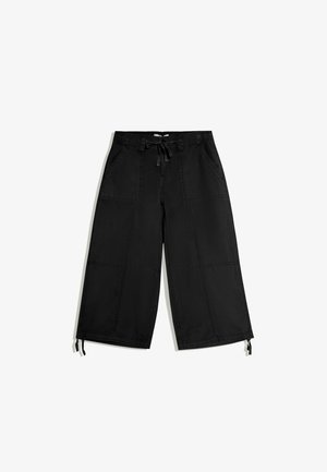 Bershka, CAPRI - TROUSERS - Short - black
