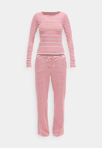 Σετ ριγέ πιτζάμες με μπλούζα μακρυμάνικη και παντελόνι με κορδόνι στη μέση. Το ύφασμα είναι απαλό· τα χρώματα κόκκινο και άσπρο με οριζόντιες ρίγες.