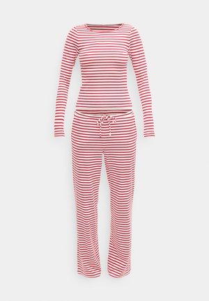 Set di pigiami a righe composto da una maglia a maniche lunghe e pantaloni con coulisse. Il tessuto è morbido; i colori sono rosso e bianco con righe orizzontali.