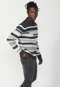 Koroshi - Sweter