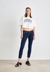 Tommy Jeans Camiseta estampada - ancient white